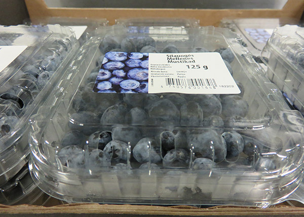  Food labeling of fruits in plastic trays