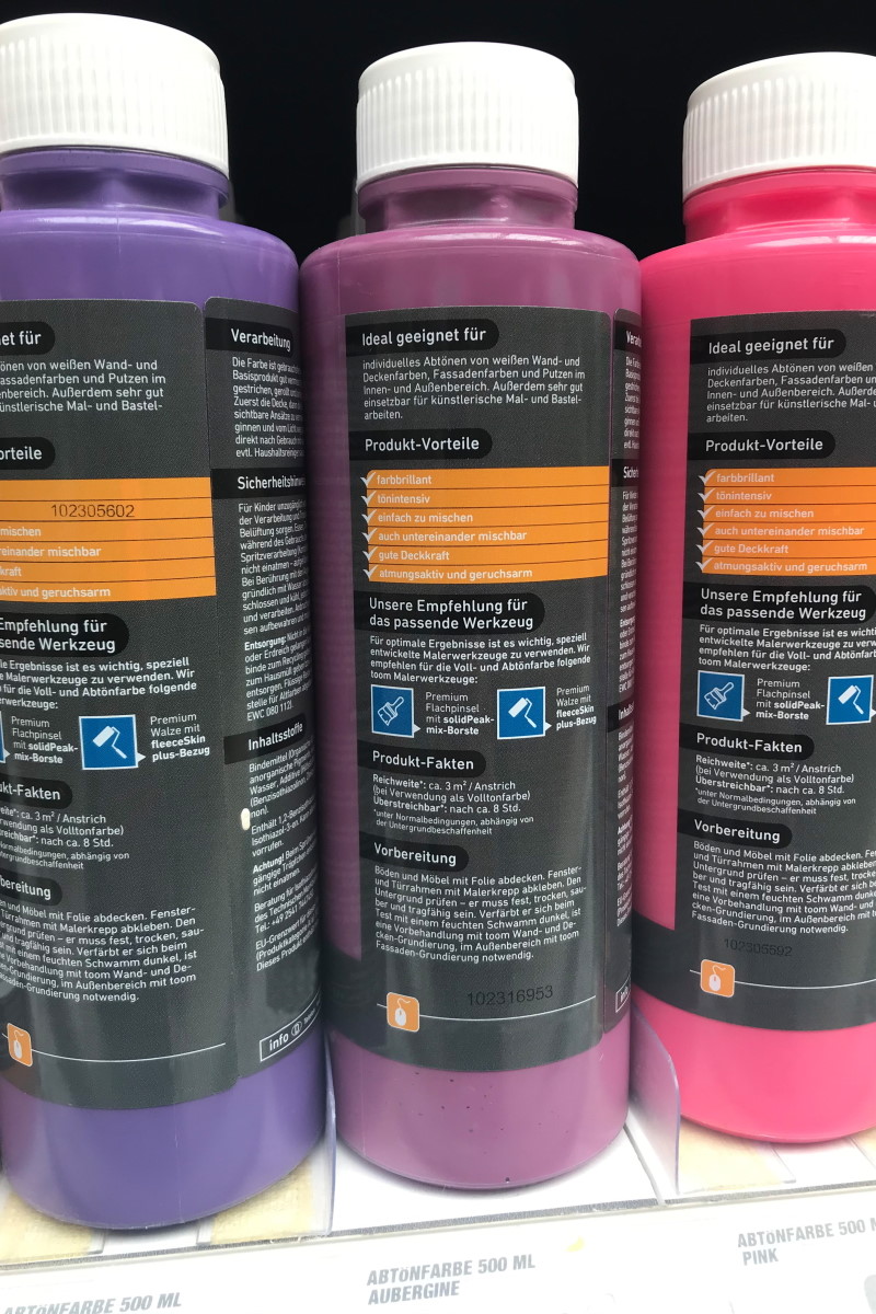 Solutions for the construction materials sector: Digital printing labels on color bottles in the hardware store shelf, detail on the back.