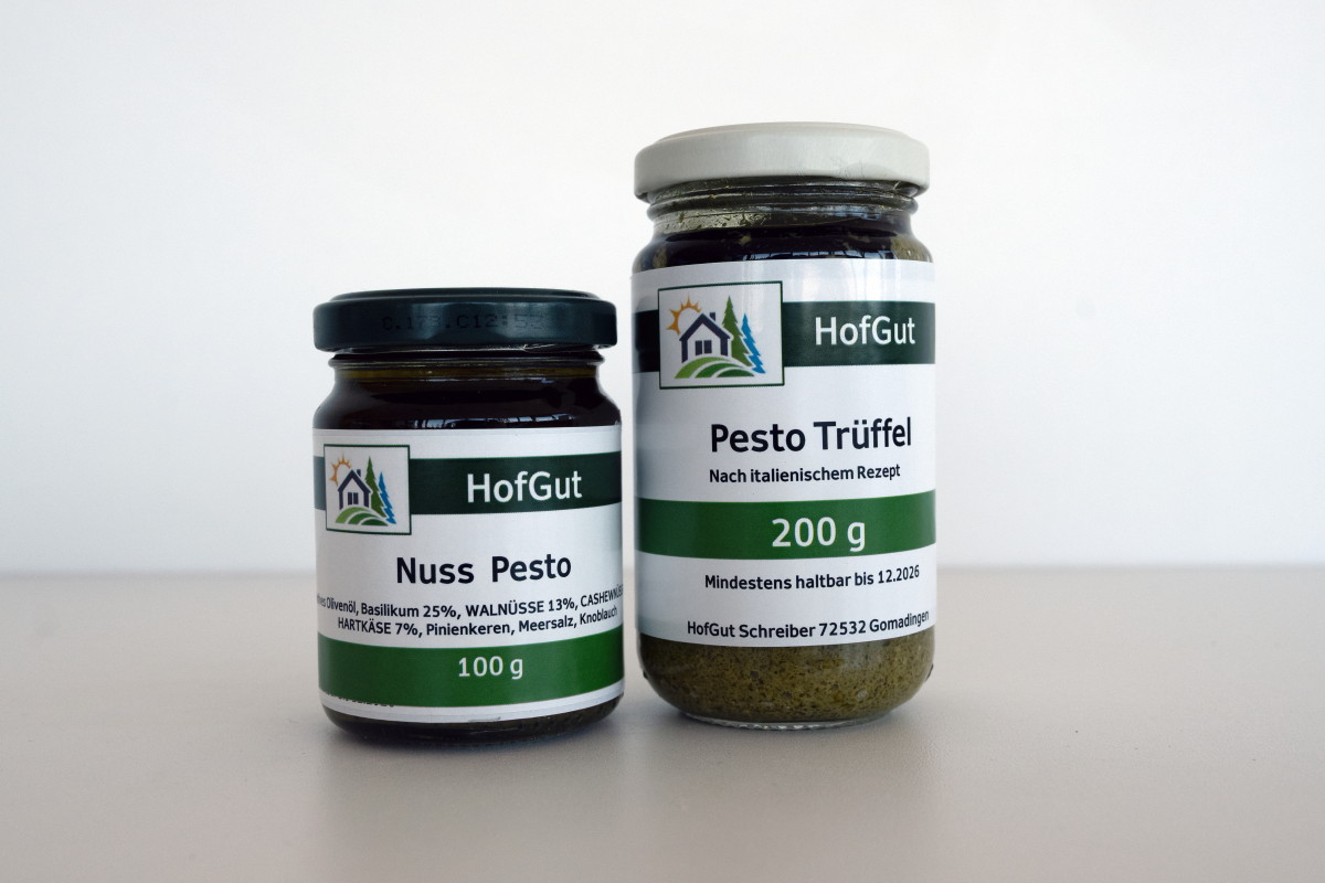 Order roll labels online in digital printing: glass labels for pesto, 2 jars, light background.