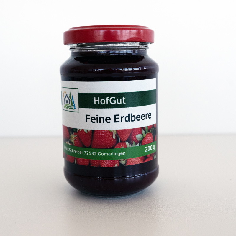 Order roll labels online in digital printing: Jam labels 'Fine Strawberry' on glass, light background.