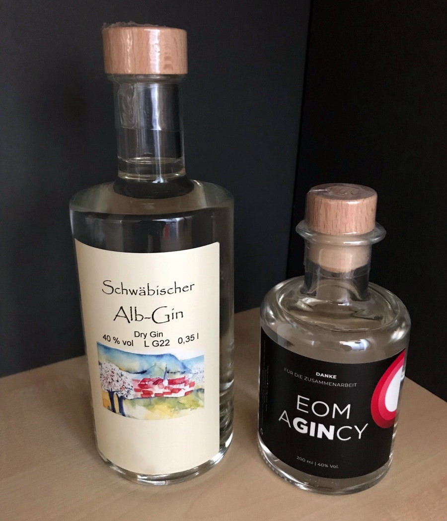 Order roll labels online in digital printing: Gin labels on bottles on the shelf.