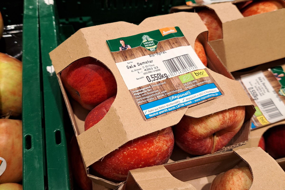 Sustainable Labels: Apple in Cardboard Packaging with Label