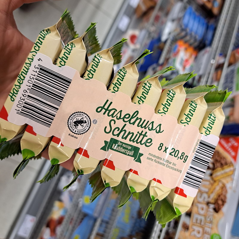 Food Solutions: Band label with perforation on nut bar packaging.
