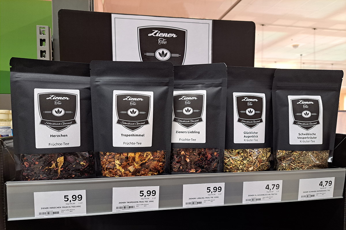 Food Solutions: high-quality digital printing labels for premium products, black tea packaging with a window.