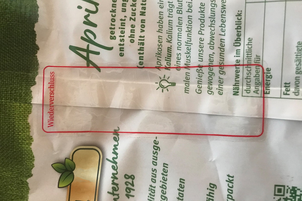 Sealing Labels: transparent resealable label, printed with a colored border and the text 'Resealable,' on a pouch packaging with apricots.