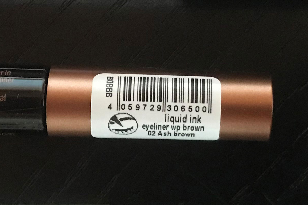 Solutions for Pharmaceuticals and Cosmetics: Labeling of cosmetic pencils and tubes for lipstick and mascara with barcode labels.