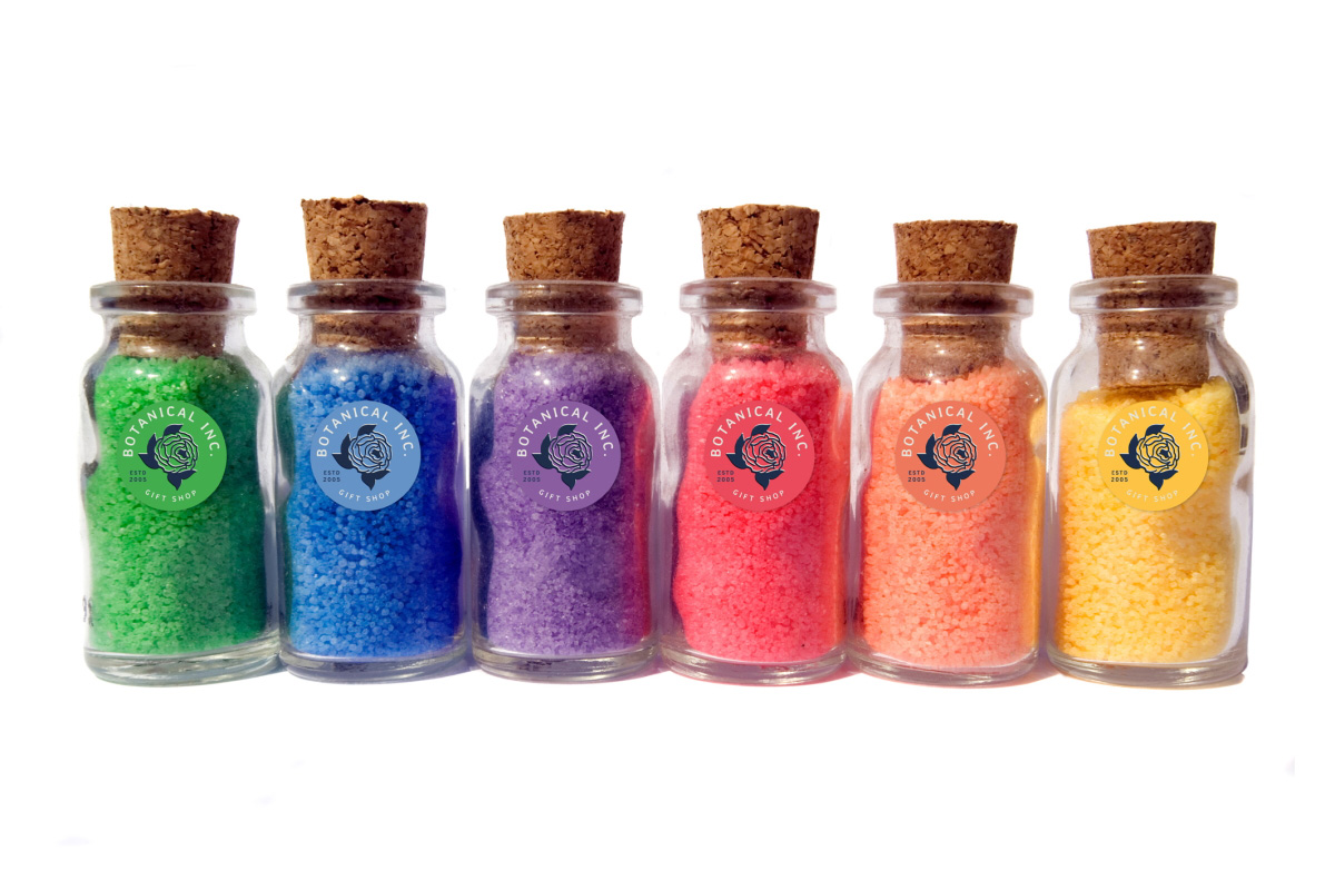 Order roll labels online in digital printing: round labels for bath salt containers.