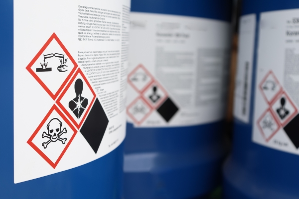 Hazardous substance and hazardous goods labels: Hazardous substance label with 3 hazard symbols on a blue can.