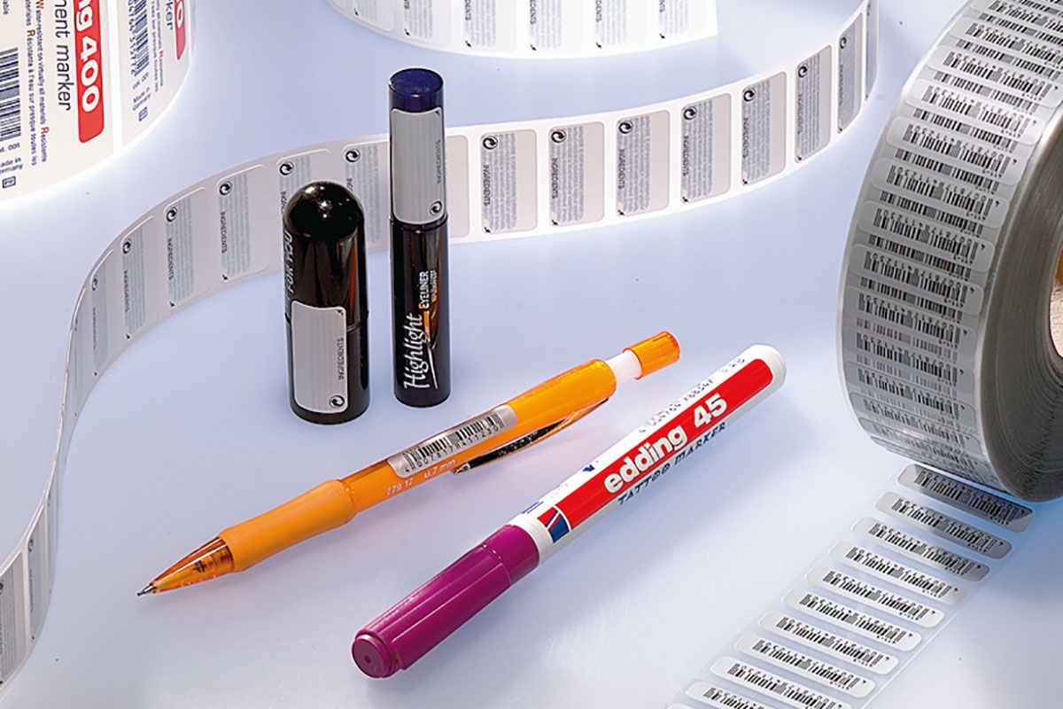 Round labeling: Labels with writing pens and cosmetic pens, with label rolls.