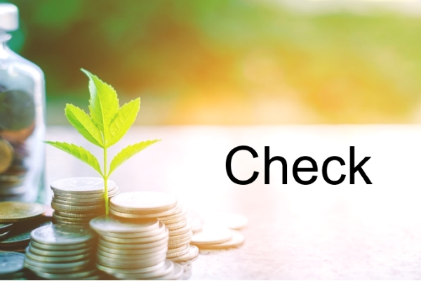 The translation of the text "Grafik Wirtschaftlich Etikettieren, Check" is "Graphic Economic Labeling, Check." 

If you need a more contextual interpretation or additional information, please provide more details!