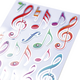 Bunte Musiknoten und Symbole auf einem weißen Hintergrund, einige mit Glitzersteinen verziert.