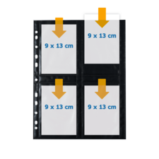 Vier Taschen für Fotos im Format 9 x 13 cm in einem schwarzen Album mit Pfeilen, die die Einsteckrichtung anzeigen.