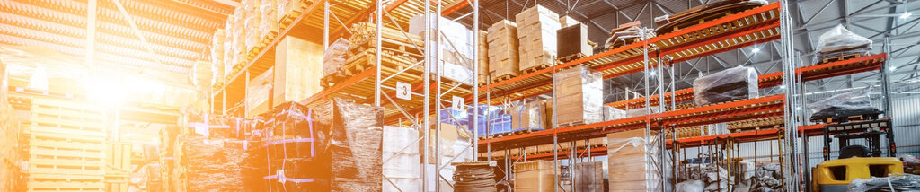 The translation of "Lagerhalle" is "warehouse.