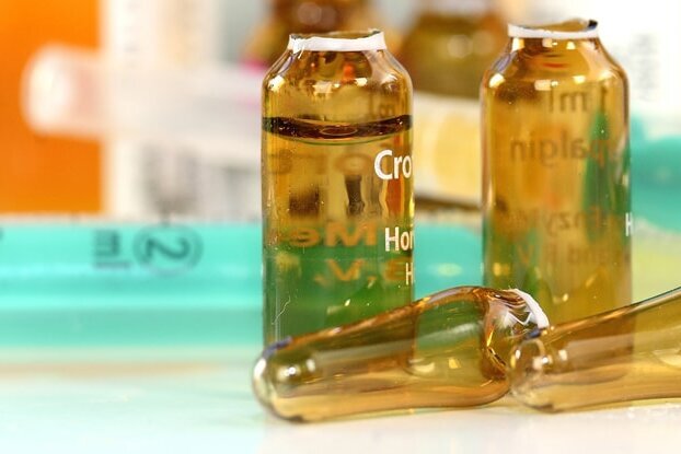 Vials and glass containers in the pharmaceutical industry, landscape format.