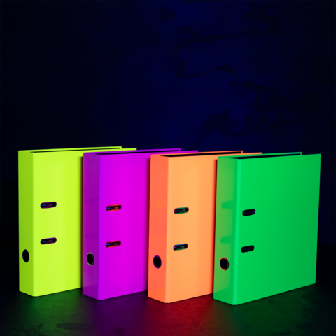 Colorful binders in neon colors (green, purple, orange, yellow) are lined up next to each other on a dark surface.