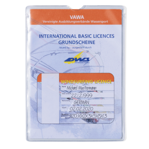 Internationale Windsurf-Lizenz mit persönlichen Daten und Ausstellungsinformationen. Enthält Name, Geburtsdatum und Lizenznummer.