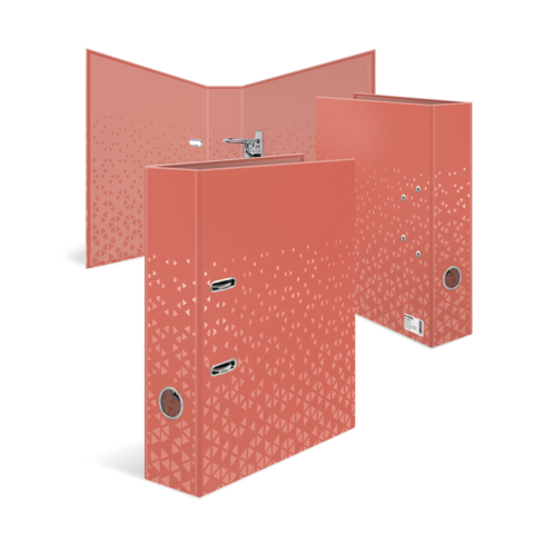 Drei rosa Wände mit geometrischem Muster, die in einem Raum aufgestellt sind. Eine Wand hat eine Wasserhahn-Installation.