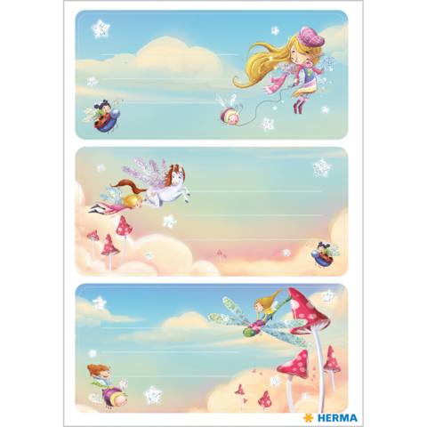 Drei Szenen mit fliegenden Figuren: ein Mädchen mit langen Haaren, ein Einhorn und eine Drachenfliegen, umgeben von Wolken und Pilzen.