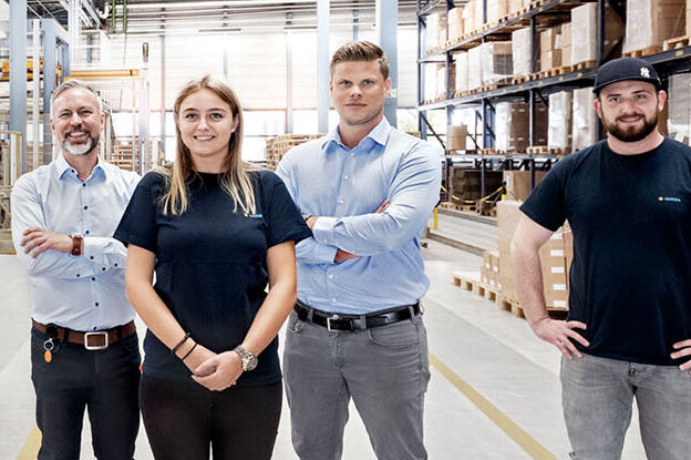 HERMA Online Shop, Employee in the Logistics Department, Landscape Format