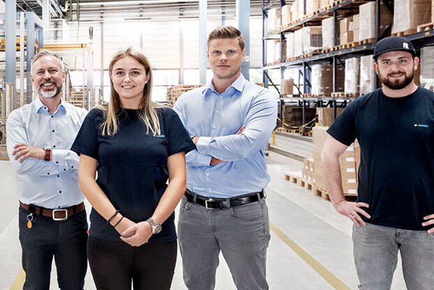 HERMA Online Shop, Employee in the Logistics Department, Landscape Format