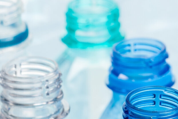 PET plastic beverage bottles, image design for HERMA wash-off labels.