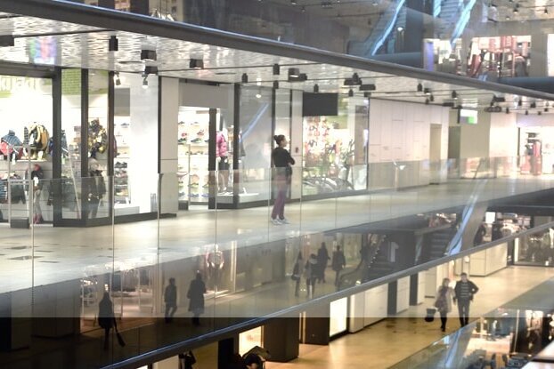 Commercial landscape, shopping center, landscape orientation