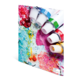 Farbenfrohe Tuben mit Acrylfarbe auf einer künstlerischen Palette, umgeben von bunten Farbspritzern und Texturen.