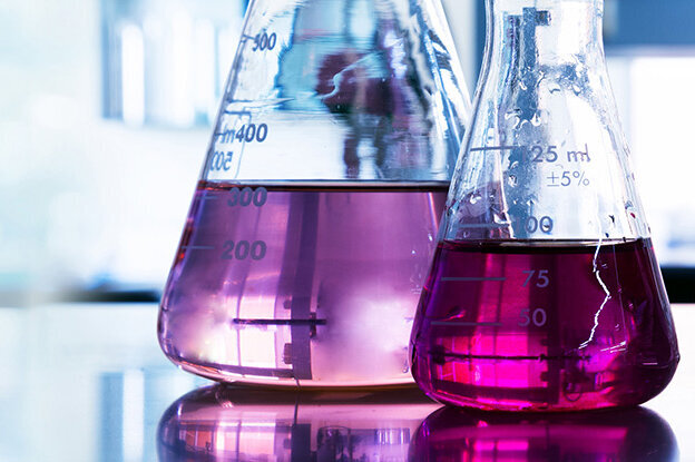 The translation of "Chemie Reagenzgläser" is "chemical test tubes.
