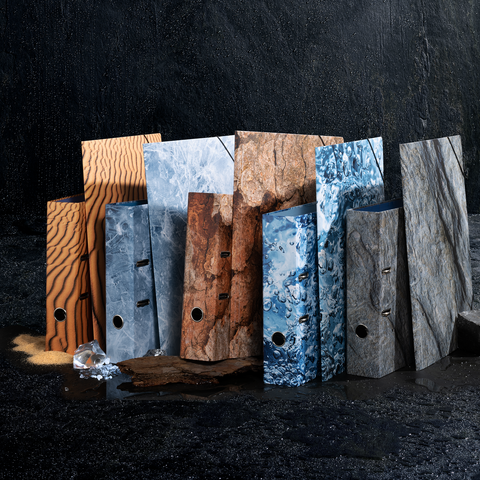 Verschiedene Muster und Texturen von Materialien in Form von rechteckigen Blöcken, darunter Holz- und Steinoptik, angeordnet auf einer dunklen Oberfläche.