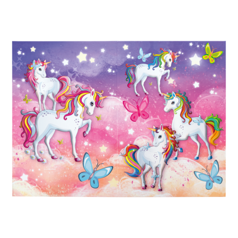 Fünf bunte Einhörner stehen auf Wolken, umgeben von Schmetterlingen und einem lila-pinken Hintergrund mit Sternen.