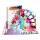 Ein offenes Skizzenbuch mit bunten Farbklecksen und Pinsel, daneben stehen Tuben mit Acrylfarben in verschiedenen Farben.