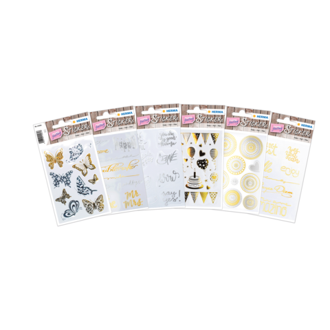 Eine Sammlung von Aufklebern in verschiedenen Designs, darunter Schmetterlinge, Schriftzüge und geometrische Muster in Gold und Silber.