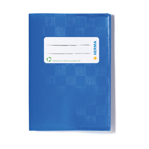 Blaues Heft mit strukturiertem Cover und einem weißen Etikett zum Beschriften. Hersteller: HERMA.