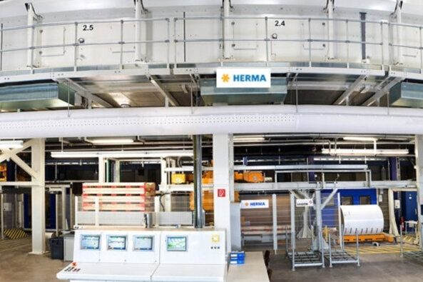 The translation of "Beschichtungsanlage" is "coating system" or "coating plant," depending on the context. If you have a specific context in mind, please provide more details for a more tailored translation.
